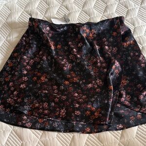 Abercrombie Floral Satin Skirt - Black with Burgundy Floral